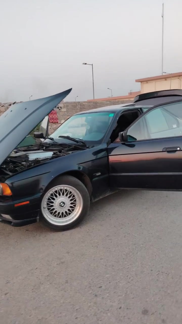 السلام عليكم  السياره بلاديه ماملعوب بيه ولا محور بيه اي شي  واعلا فائه بالمواصفات 
رقم نينوى دولي انا الشرعي 
موديل ١٩٩٤
حجم ٥٤٠ اصل بدون تحوير
مكينه ٨ سلندر
كير تماتيك
باور كهربائي بلادي 
كروس مثبت سرعه
ويل ١٧
تايرات جدد
باتري جديد
تبريد شاد منضومه جديده شرط قطعتين ثلج
غرفته جديده
جامات كهرب ويه القفل
فتحه طكتين
منضومه لايت آل اي دي أصفر 
وبيه هواي مواصفات
السياره اعلا فئه بالبي ام
السعر ٨٥ وبيه مجال
مكانه الموصل
التواصل ***********
***********
