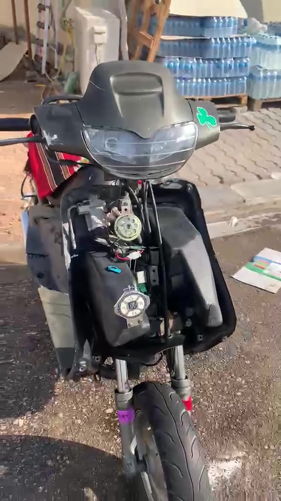 للبيع... مكينه ما مفتوحه ولا متعبها مكينتها فراشه ماكس ما ملعوب بيها ابد كفرات موجوده بس تعبانات ... نقصها بس طبرباز كدام ولباتري كاعد دراجه نضيفه ::لعنوان شارع لمجمعات مجمع لكرار .... سعرها خاص ... تواصل ماسنجر +واتساب***********
