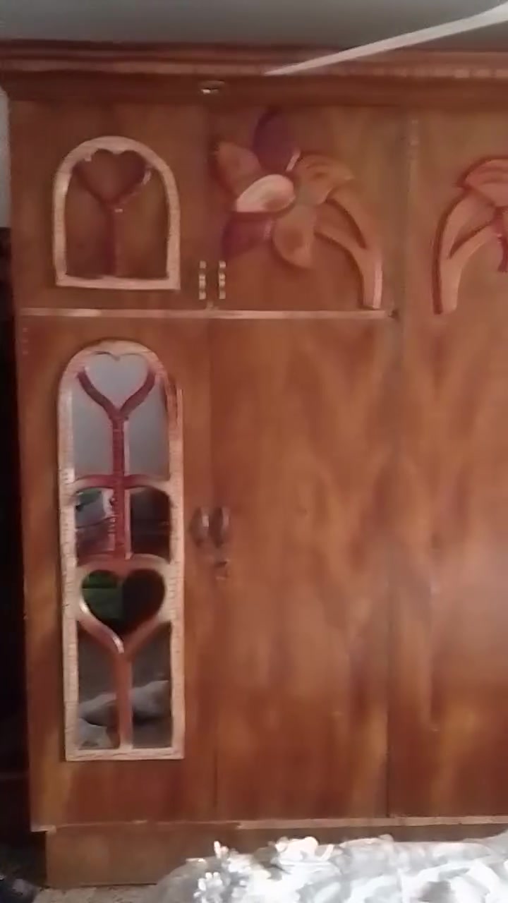 سلام عليكم كنتور ست بواب ما عده لفوك ابواب زغار كنتور نضيف صاج عراقي بس اكو فطر زغير بل جامه  نتبهو علي بل صوره كنتور نضيف داخله نضيف مفاتيحه ويا رايده 350 وبي مجال مكاني شرطه الخامسه تصال *********** يوجد واتساب
