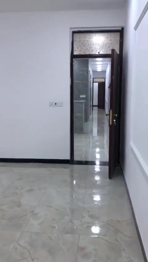 بيت طابق ثاني معزول تماما للايجار في البلديات مقابل الاطفاء ١٥٠متر غرفتان نوم واستقبال ومطبخ حار بارد سعره ٦٥٠قفل مكتب التساهل***********
