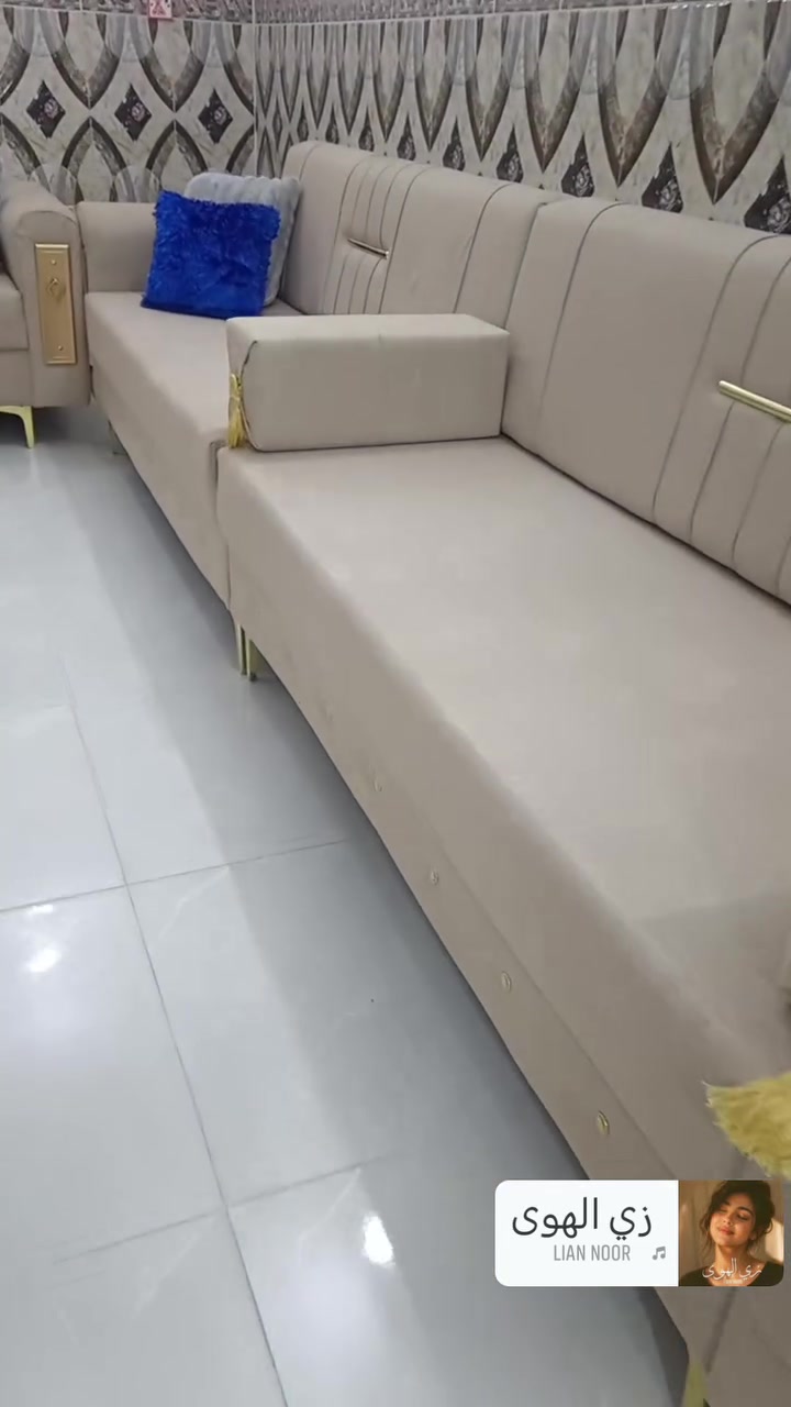 ديوان استقبال حسب الطلب بلوك اسود وخشب جام روسي اقماش حسب الطلب اسفنج ضغط هاي اكستره ١٠ سم للطلب والاستفسار التواصل على الرقم ***********يتوفر وتساب العنوان ديالى بعقوبه بهرز المثلث قرب جامع عائشه
