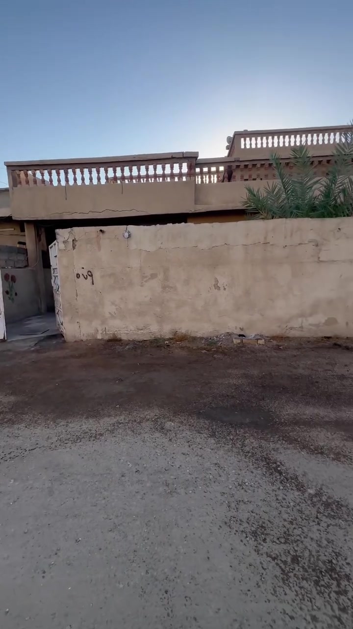 السلام عليكم بيت للبيع او مراوس ابيت ١٥٠نضيف مع فرق المساحه ٣٠٠متر العنوان ابو غريب ابو منيصير السعر مذكور والتفاصيل كامله كمل الفديو *********** بيه واتساب
