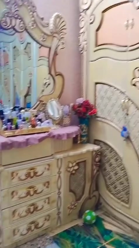 غرفة نوم نجاره ام سته طابقين سعر مليون و100بيهه مجال 
عنوان ناصريه حي الخضراء رقم، ***********
