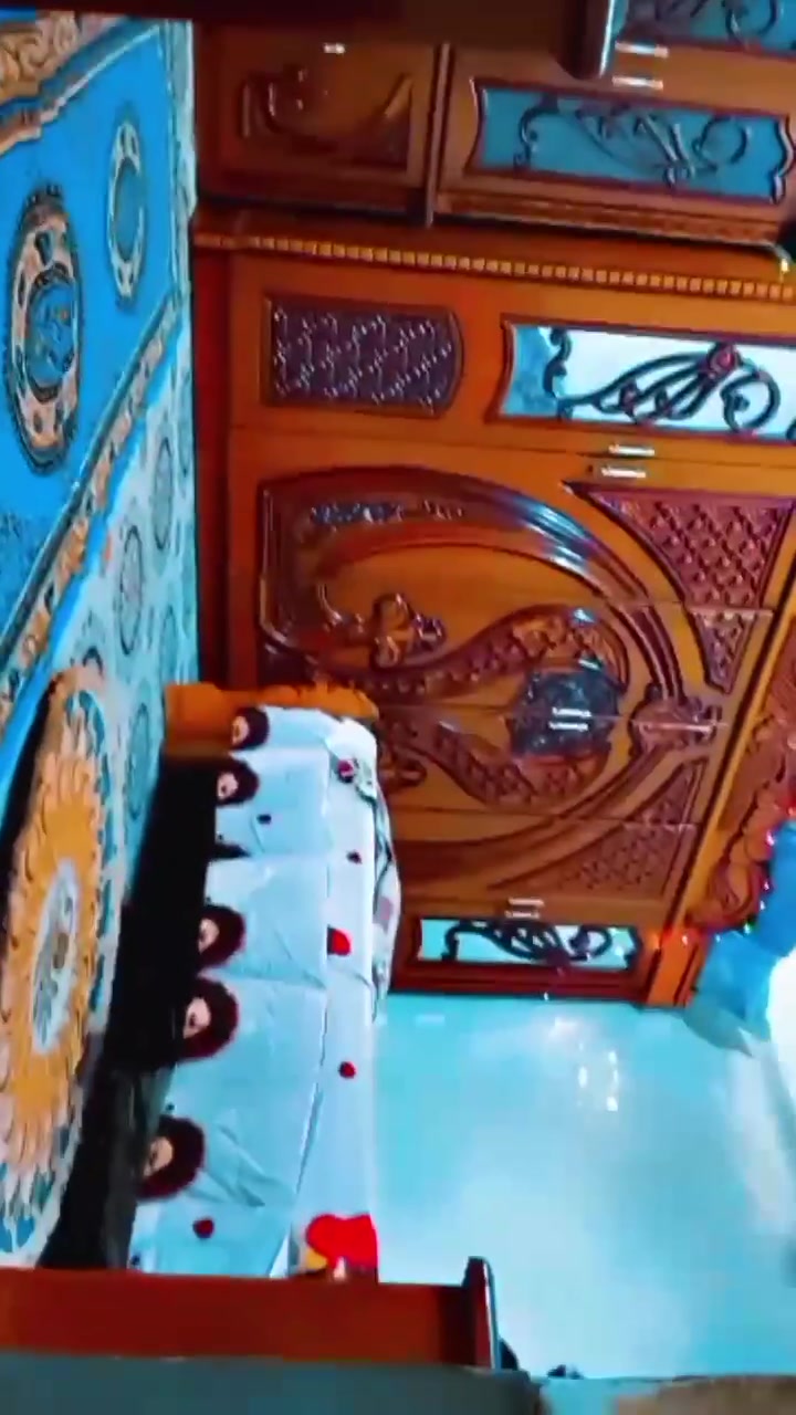 السلام عليكم غرفة نجارة جديدة كلش للبيع سعرها 850 
اذا مراوس تركية واخذ فرق مكاني شطرة خلف ملعب الحاوي ***********
