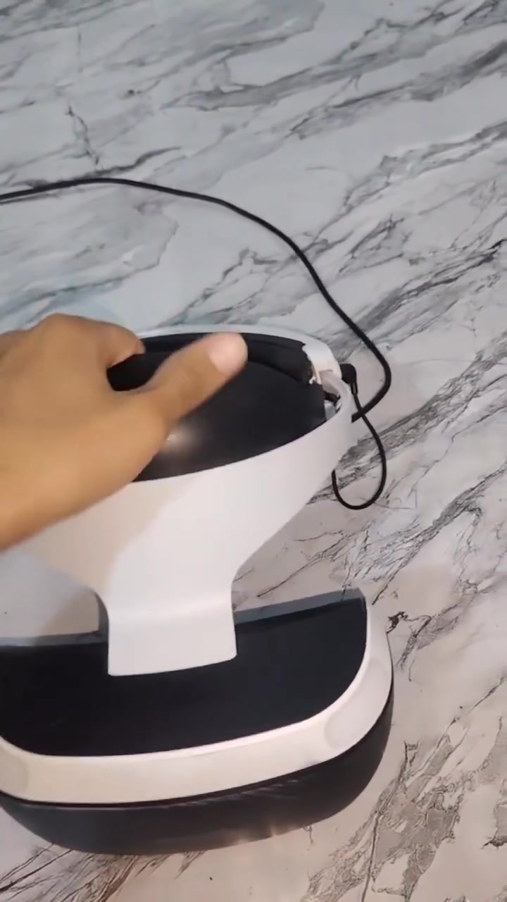 للبيع: نظارة PlayStation VR - PSVR الجيل الأول
نظارة واقع افتراضي على بلايستيشن
الحالة: مستعملة نظيفة - العدسات مابيها خدوش
ما وياها الملحقات
الناقص: بدون يدين Move ولا كاميرا ولاومحولة فقط الي ظاهر بلصورة +نقص اسفنجة عين
تشتغل على: PS4 و PS5
المكان: البصرة - سفوان
السعر: خاص~
للتواصل:خاص أو [***********]  واتساب
