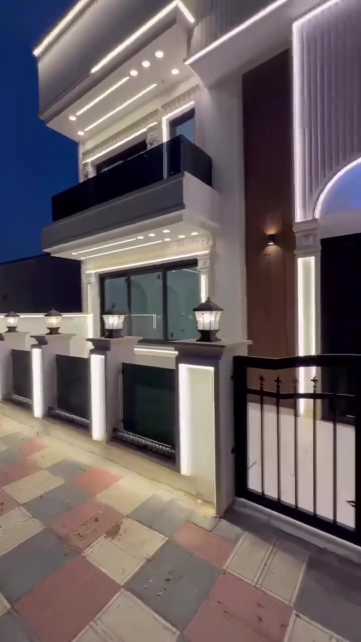 �✨ عقار مميز جداً للإيجار – المنصور / منطقة الأميرات

فرصة استثمارية مميزة في واحدة من اجمل المناطق المطلوبة في المنصور.

🏠 بيت جديد بالكامل – زيرو سكن
▪️ 3 طوابق
▪️ 6 غرف نوم
▪️ صالة واسعة
▪️ تصميم حديث ومساحات قابلة للتوظيف بأكثر من نشاط
▪️ موقع مميز وحيوي

💼 العقار مناسب للأنشطة التجارية والاستثمارية، ومنها:
✨ مراكز التجميل والسبا
✨ عيادات ومراكز طبية
✨ مكاتب وشركات
✨ مراكز تدريب وتعليم
✨ شركات ومؤسسات
✨ مشاريع تجارية راقية

📍 بغداد – المنصور – منطقة الأميرات

🔥 بيت جديد بموقع راقٍ… جاهز ليكون مقراً لمشروعك القادم.

📞 للاستفسار وحجز موعد لمشاهدة العقار، يرجى التواصل
***********
