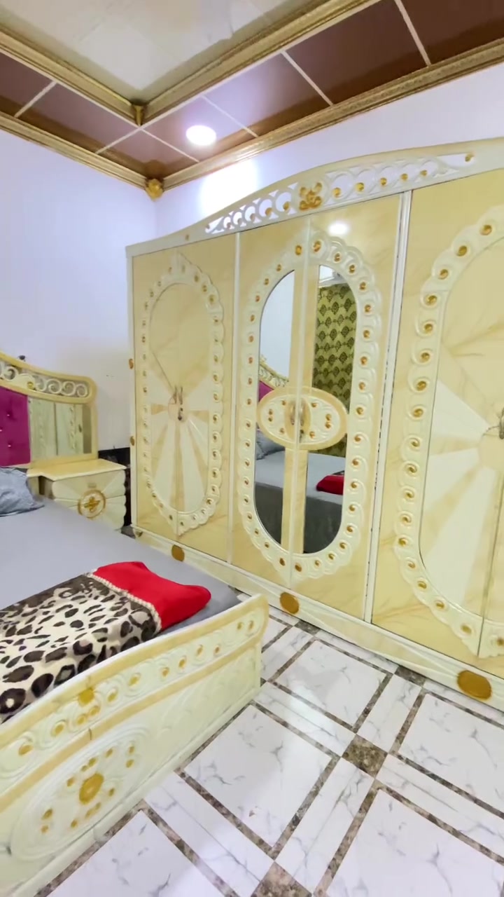 غرفه نوم للبيع تفصال عراقي خشب اصلي 100‎%‎نظفة نضافتها90‎%‎مكاني بصره حي الحسين رقم الهاتف***********
