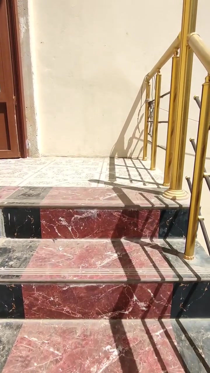 شقة ممتازة للأيجار حي الحدباء
كراج استقبال مطبخ صغير
غرفتين نوم وصحيات
مع سطح كامل
بدل الايجار 350 وبيها مجال

للمعلومات
***********
***********
