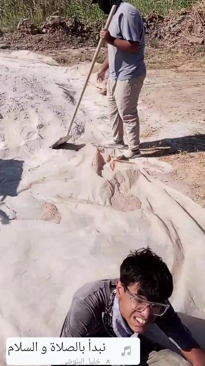 سلام عليكم اي واحد يحتاج كادر تصعيد مواد جص بورك رمل بلوك طابوك وسمنت  وتنضيف بيوت تصال واتساب ***********/🇮🇶💯‪***********‬‏
