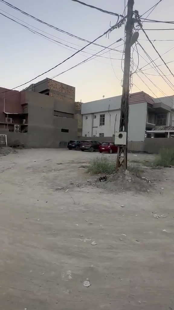 قطعه للبيع 
حي الطياره طابو صرف ركن المساحه 300 متر الواجه 20 متر النزال 15 على ساحه يمكن بيع نصف المساحه بواجهة 10متر 
***********
