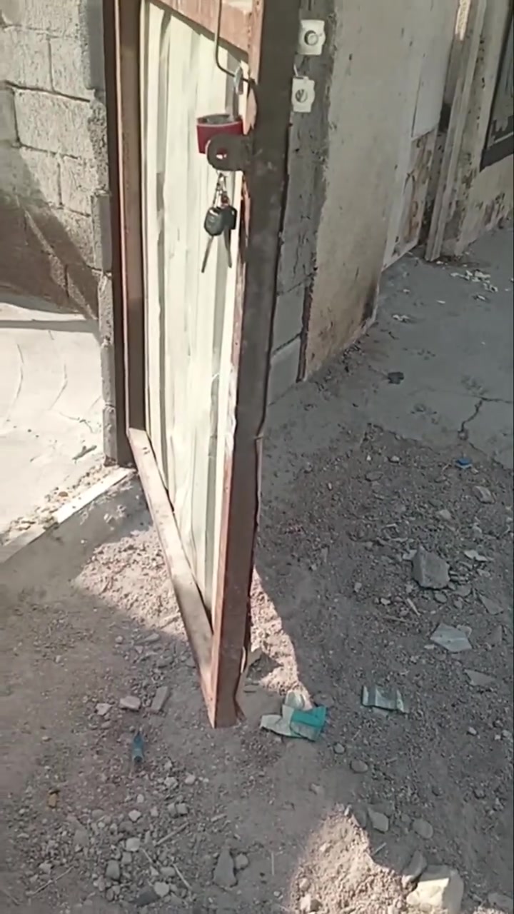 بيت تجاوز  للبيع المساحة ٧٥ متر المكان بغداد شهداء السيدية قرب مدرسة الحاج صادق الجبوري يحتوي على غرفة واستقبال ومطبخ وحمام وطرمة السعر ٦ ملايين وبي مجال للشاري للإستفسار على الرقم ***********او***********غير متواجد على الفيس

