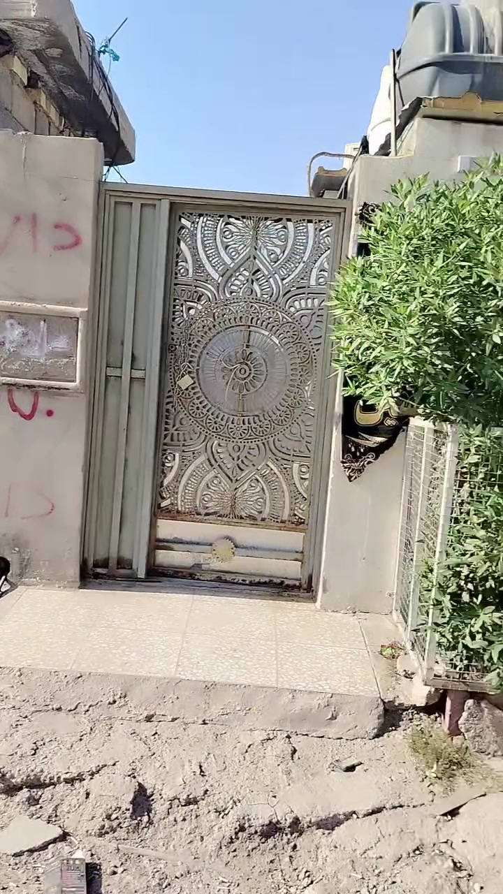 اللهم صل على محمد وآل محمد
بيت للبيع مساحه ١٠٠ م غرفه وصاله واستقبال
بناء بلوك كاشي وبياض البيت حلو مرتب
عنوانه خيرات البتول الزراعي مقابل مدارس الولدايه
السعر ٢٨ مليون وبيه
معروض لدى مكتب المجتبى للعقار
للاستفسار الاتصال على الرقم *********** او ***********
