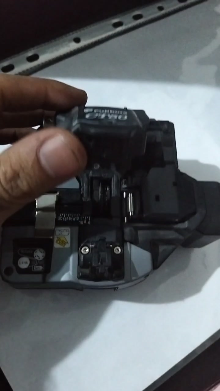 
كليبر قاطع شعيرات الضوئيه نوعيه Fujikura CT50 الياباني الاصلي موجود بسوك. تقليد هاي قطعه اصليه شرط تتصل بل الجهاز مال الحام من نفس الشركه بلوتوث وتعرض معلومات القطع سعرها في السوق العراقي 550دولار  المستعمل والجديد 700 دولار اذا تعجبك راسلني وقيمها عجبني سعرك ابيع 