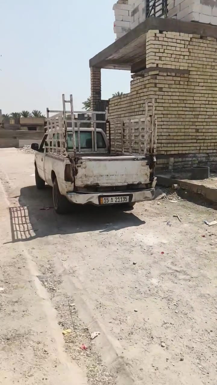 السلام عليكم قطعه للبيع مساحه 100متر عرضها 8متر والطول 12متر رفت درجه أولا ارتفاعا 40 سانتيم طالع بتلو شريطي ارتفاعا 10 سانتيم  العنوان الشعله الدوانم خلف السجه بشارع ابو الحرار السعر 40 وبيه اللأستفسار الاتصال علا الرقم ***********
