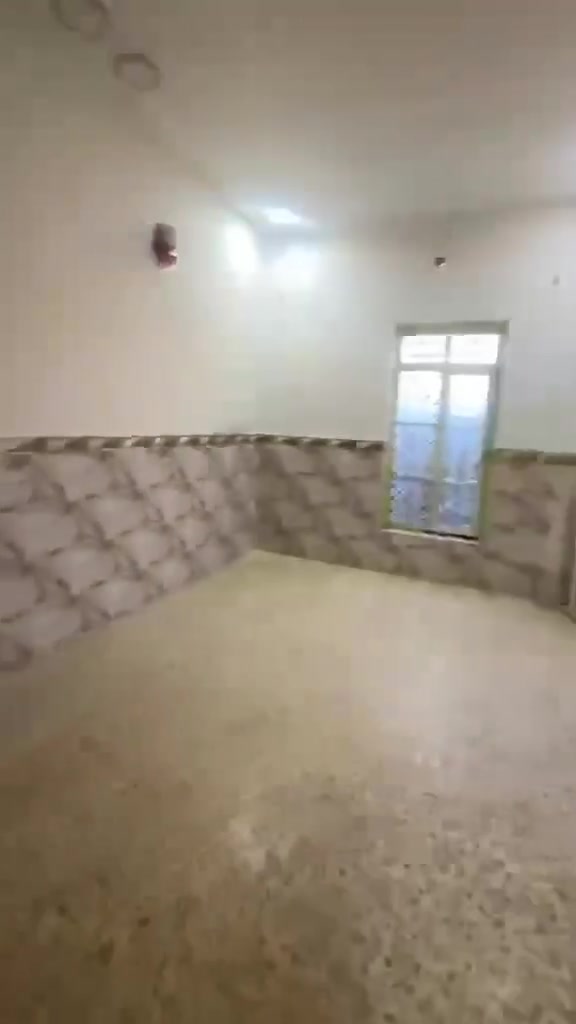 بيت للايجار في حي العسكري دوانم لازم ١٠٠ متر قرب مدرسة الحشد بيت نظيف ومرتب ايجاره٢٥٠  قفل للتواصل ***********

