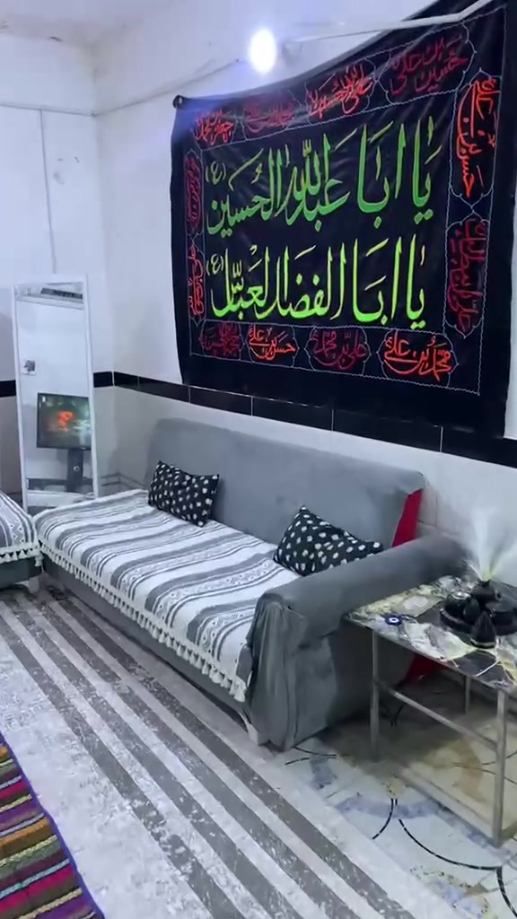 بيت للبيع خلفي 132 متر
بي صاله وغرفه ومطبخ حار وبارد 
وحمام وتواليت واكو منور بالاخير وغرفه فوك متروكه وسطح 
البيت يحتاجله ترميم  
بحي اريدو مقابيل ازياء الفهد شارع المحلات 
 رايدي 87 وبي مجال دربونته عرضها متر وشويه المراسله ع هذا الرقم واتساب ***********
