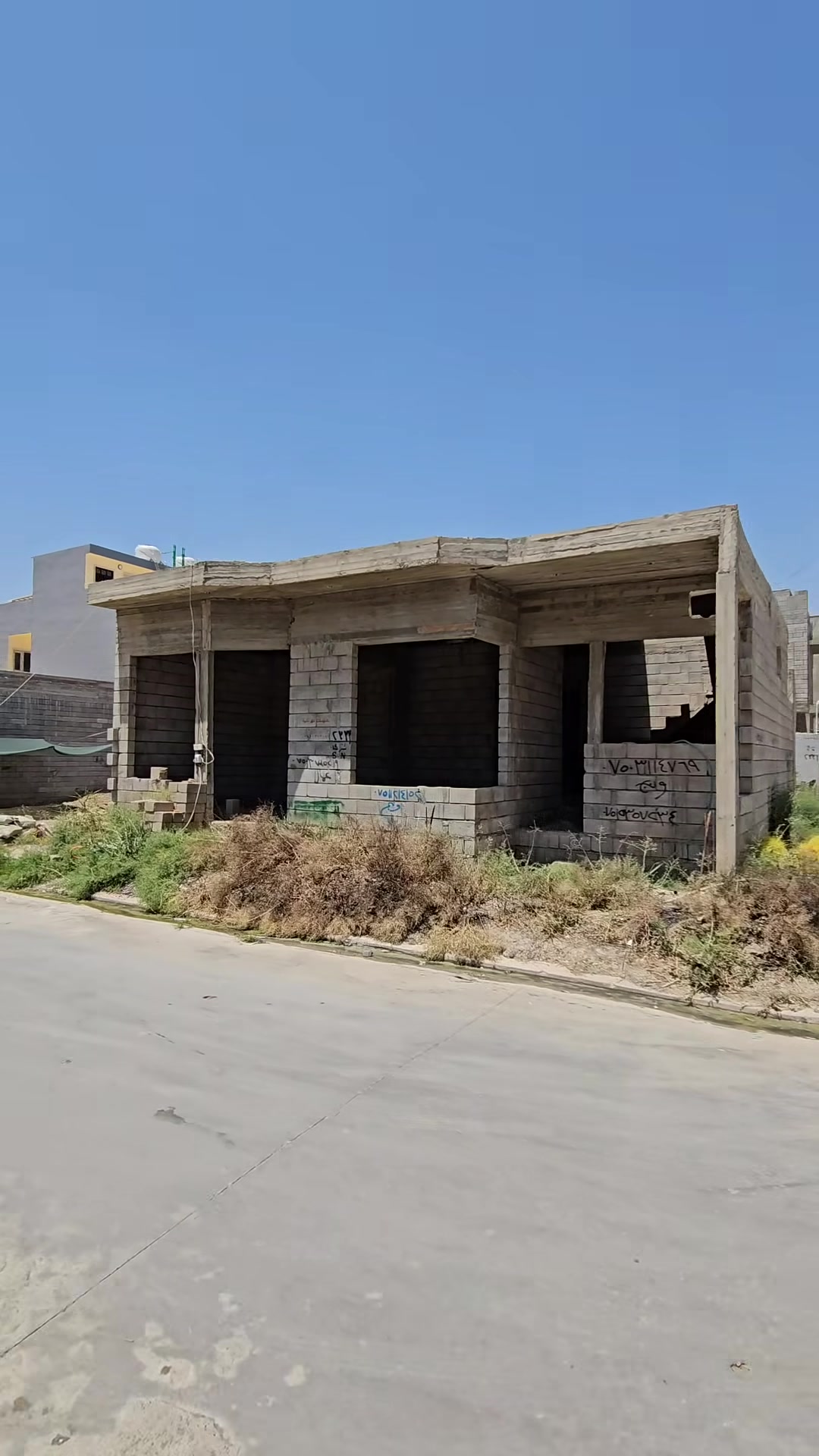 🛑 عروض مكتب زوايا للعقار .   🏢 

🛑 هيكل للبيع في مزارع زيونه المقابله لحي الفلاح الثانيه جمعية 
      ديوان المحافظه قرب مولدة زيونه الكاتم .

🛑 مساحة الهيكل ( 120 ) متر ركن طابق واحد . 

🛑 مساحة الواجهه الهيكل ( 10 ) متر .

🛑 اتجاه الهيكل شروق تام و جنوب ( قبله ) .

🛑 سند الهيكل جمعية ومعاملة البلديه مسلم فيها كرت  .

🔴 الهيكل يتكون من  :
      استقبال + هول داخلي + مطبخ + غرفة نوم عدد ( 1 ) + 
      صحيات + مناور اناره  .

🛑 للاستفسار عن السعر وباقي التفاصيل اكثر الاتصال على الأرقام 
      التاليه او مراجعة المكتب في مزارع زيونه :

      ***********           /          ***********

🛑 اضغط على زر المتابعه ليصلك كل ما هو جديد من عروضنا  .

🛑 نستقبل كافة عروضكم التجاريه والسكنيه والزراعيه والجمعيات .
 #الموصل #الموصل_دهوك_اربيل_بغداد_كركوك #الشعب_الصيني_ماله_حل #عقارات #محافظات_العراق
