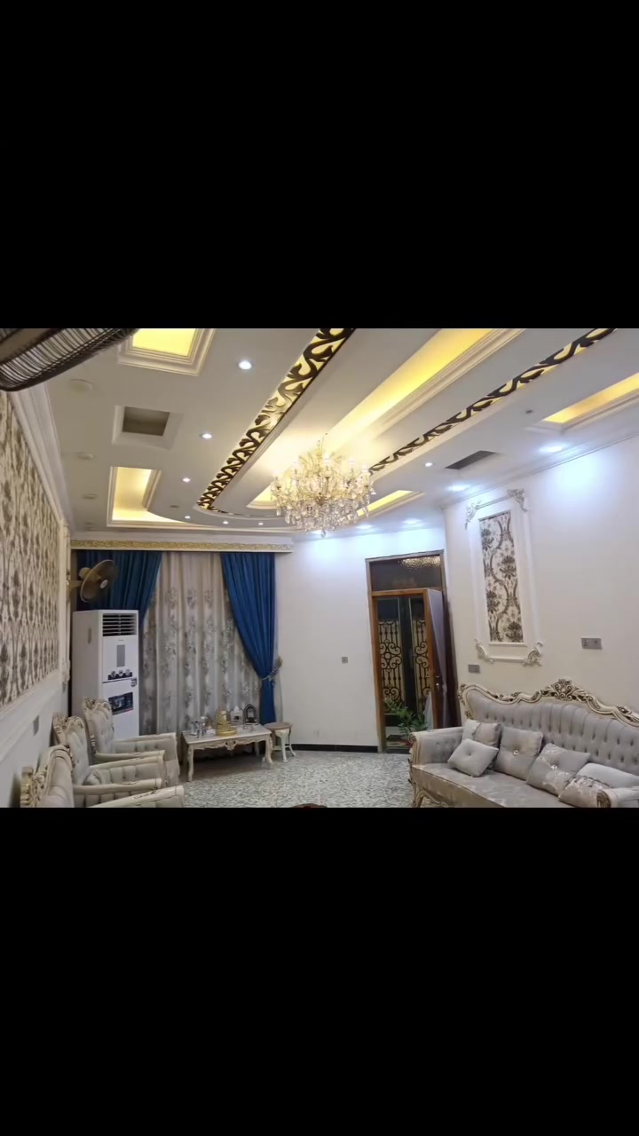 يا الله 
بيت مساحة ٢٥٠م
 طابقين للبيع بناء جناي 
متكون من ٣ غرف نوم
وصاله ومطبخ حار وبارد 
واستقبال 
مجمع صحيات عدد ٣ 
كراج للسياره 
وكل هذا مقابيل البيت متنزه 
الموقع البيت حي السياسيين 
والفيديو خير دليل 
والواقع احله 
للأستفسار أكثر 
مراجعة مكتب دار السلام
 بحي الموظفين
 او الاتصال 
ابو حيدر 
***********
***********
ابو حوراء 
***********
***********
