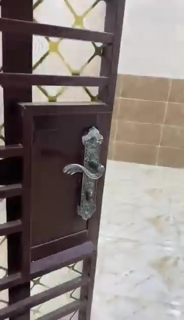 السلام عليكم 
يعلن مكتب حيفا للعقار 

🏠 عرض عقاري مميز - شقة أرضية في منطقة الرحمانية

شقة أرضية ببناء حديث وتصميم متكامل، تقع في موقع

 ممتاز ضمن فرع عريض ومميز في منطقة الرحمانية.
تفاصيل العقار:
المساحة: 113 متر مربع
الطابق: أرضي
حالة البناء: حديث
التقسيم الداخلي:
غرفتين نوم
صالة استقبال واسعة
مطبخ وخدمات كاملة
مناور اثنين (تضمن تهوية ممتازة وإضاءة طبيعية)
مميزات الموقع:
فرع عريض وسهل الوصول
موقع مميز وقريب من كافة الخدمات الأساسية
📌 للتواصل والاستفسار:
مهدي ناجي ***********
محمد ***********
