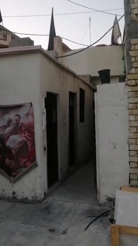مساحته ٤٨ متر واجهه ٣ نزال ١٦ طابق واحد طرمه خدمات صحية معزوله مطبخ زغير و صاله و بالاخير غرفة نوم السقف صب مسلح العنوان الشعب الديوان شارع 25 مجاور العمارة الجديدة منطقة كامل خدمات طابو ملك صرف سعر 52بي مجال ***********
