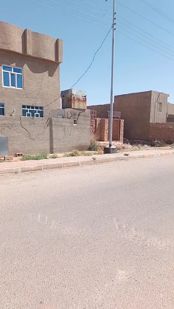 السلام عليكم بيت للبيع في حي الموضفين طابو صرف المساحه 450متر تحويل مباشر السعر 90 مليون للستفسار اكثر علئ الرقم ***********
