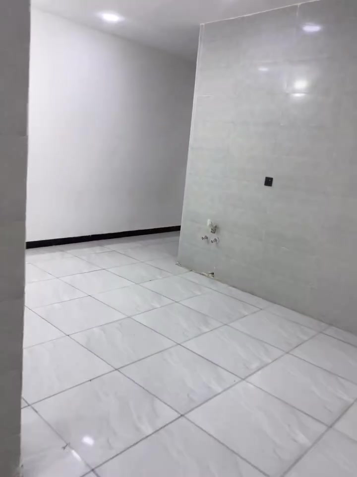منزل للإيجار طابق ثاني معزول هو وخدماته 

ع شارع لمشجر اول فرع 

مطبخ غرفه نوم صاله وحمام اجار 400 

***********
