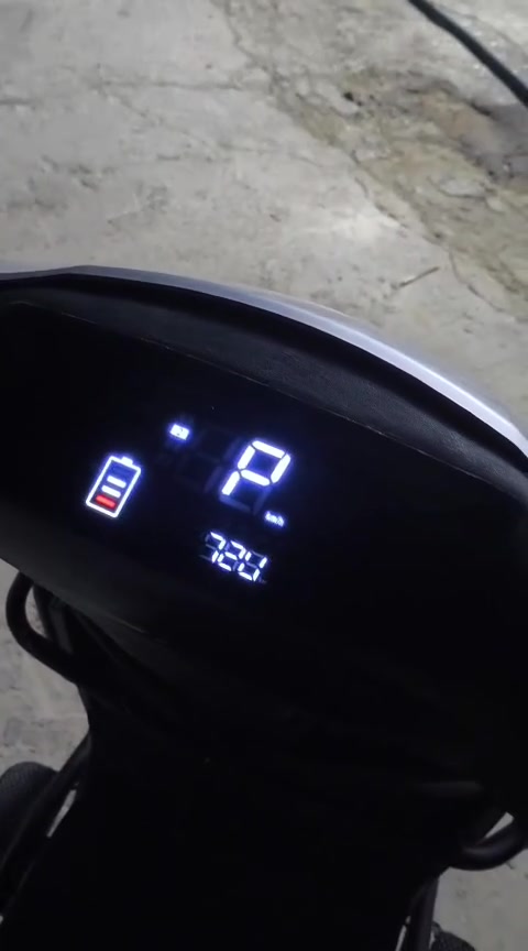 سلام عليكم دراجة شحن للبيع سكنس موديل 2025بطاريات فول على الفحص نضام تشغيله سويج+ كرت +نضام بارك P
سعره 600وبي مجال 
***********
