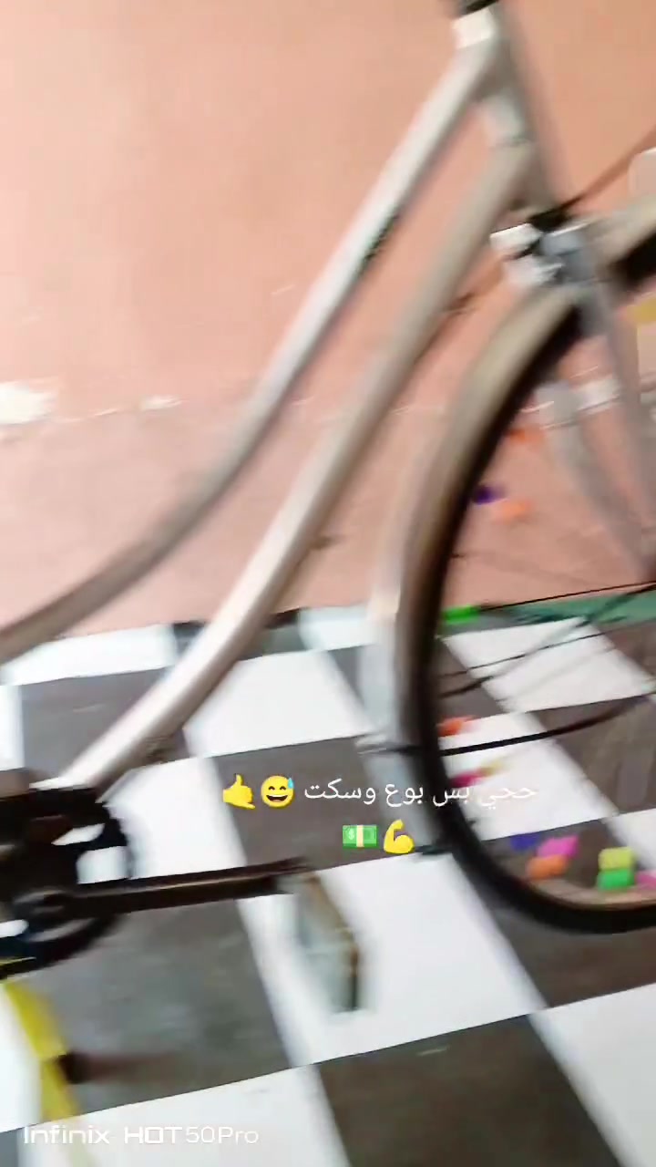 سلام عليكم شباب بسكل لبيع جديد شباب مه عوزه برغي بس تركب لحجم 26 ولمكان حله نحيت لكفل ولسعر 75وبي مجل قليل ورقمي هذا ***********👉🪂ول موديل 21 وله مروس بسكل زين حجم 26روس

نص مكتوب في الصور:
- البيع
- شباب رجعلكم 😅👍💪