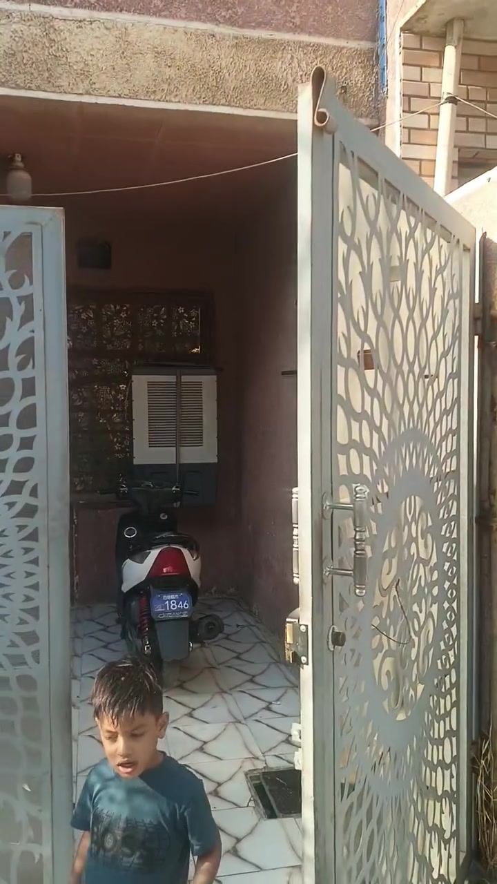 سلام عليكم بيت مساحه 110 للبيع مكانه شارع الحشد الاستفسار على هاذا رقم *********** السعر 110 او بي مجال الخطيب الزراعي كاع حجي ناصر سند 25
