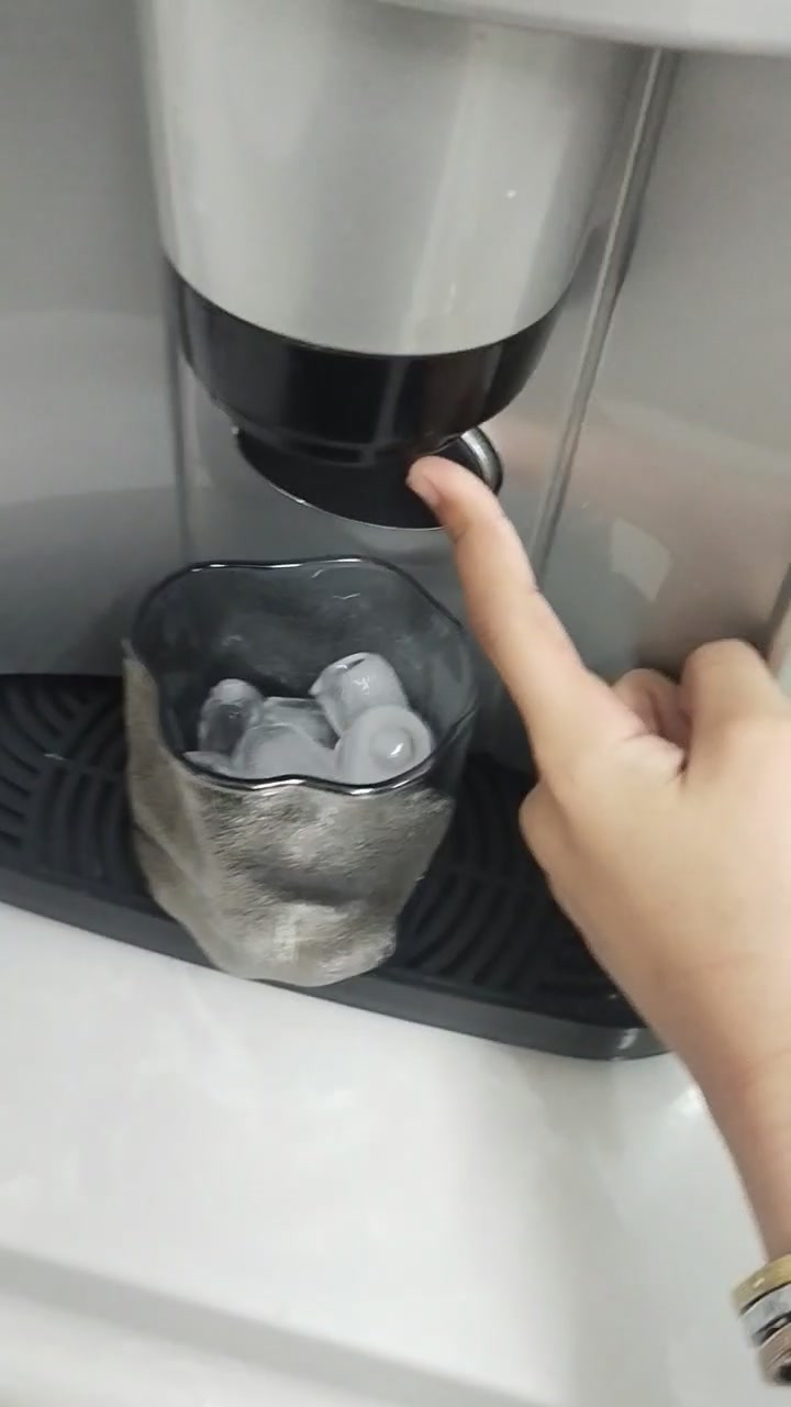 مكينة لحم ٢٥ • جهاز ثلج ٧٥ • ماكينة قهوة ٦٠
