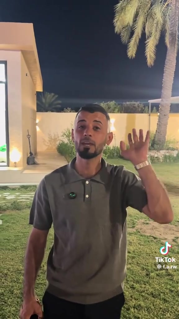 سلام عليكم ارض للبيع المساحة دونم واجهة ٢٧ 
خدمات كاملة المدائن شارع سيد علي صنف الأرض ملك صرف 
للستفسار اتصل ***********
