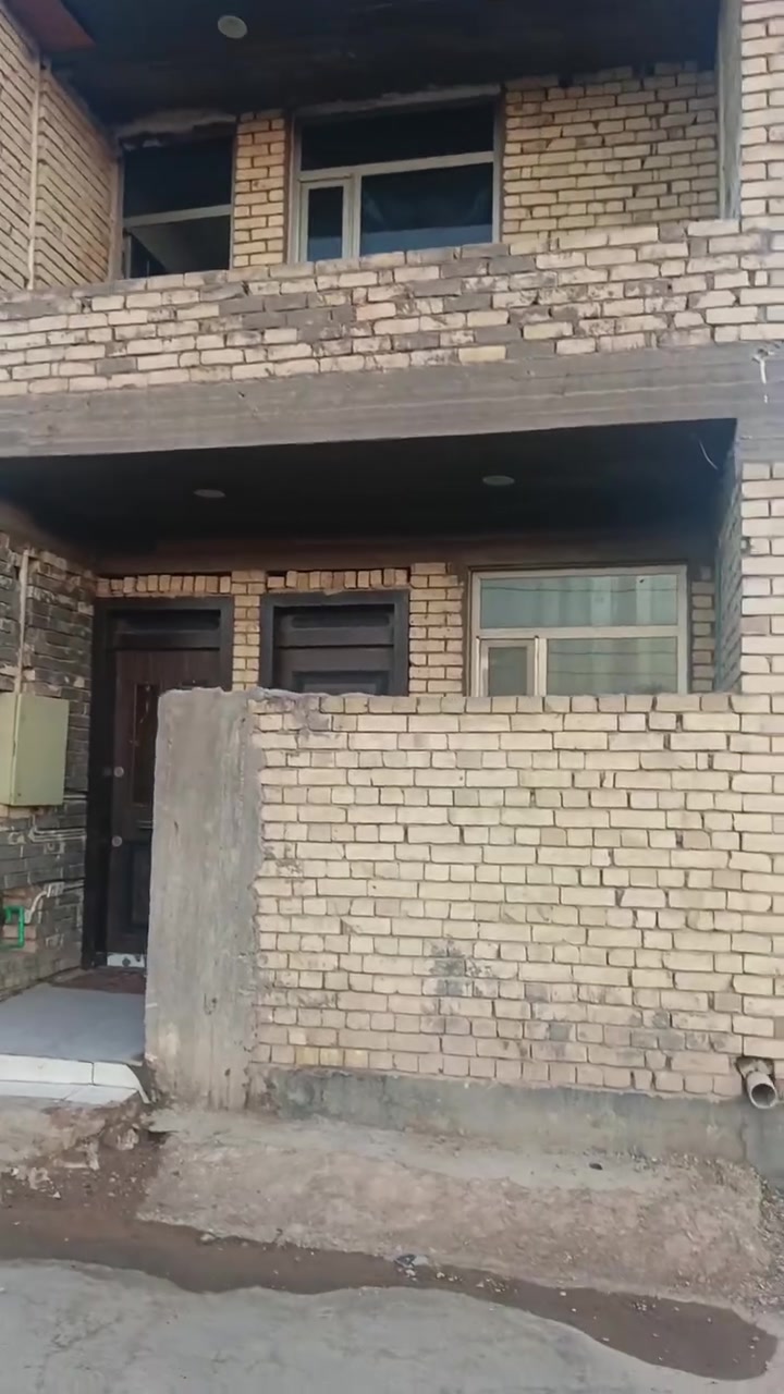 سلام عليكم بيت للبيع مساحه ١٠٠ متر
نقص بس الواجه للستفسار مراسله الصفحة أو الاتصال *********** واتساب 
سعر ٨٥ مليون وبي مجال
