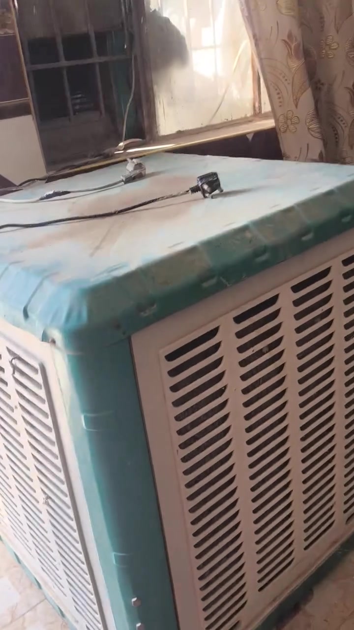 ميسان حي الوحده
مبرده جنرال جايبينها كسر استخدام صيفيه وحده 
بس من تركناها طلع شويه صوت بالماطور الصور كدامك متروسه تراب ما مغسوله وسريعه كلش بالدفع الي يريدها يراسلني سعرها مناسب ليش تشترون جديد ب200 هاي ب60 الف للاتصال *********** الله شاهد المبرده كلش جديده
