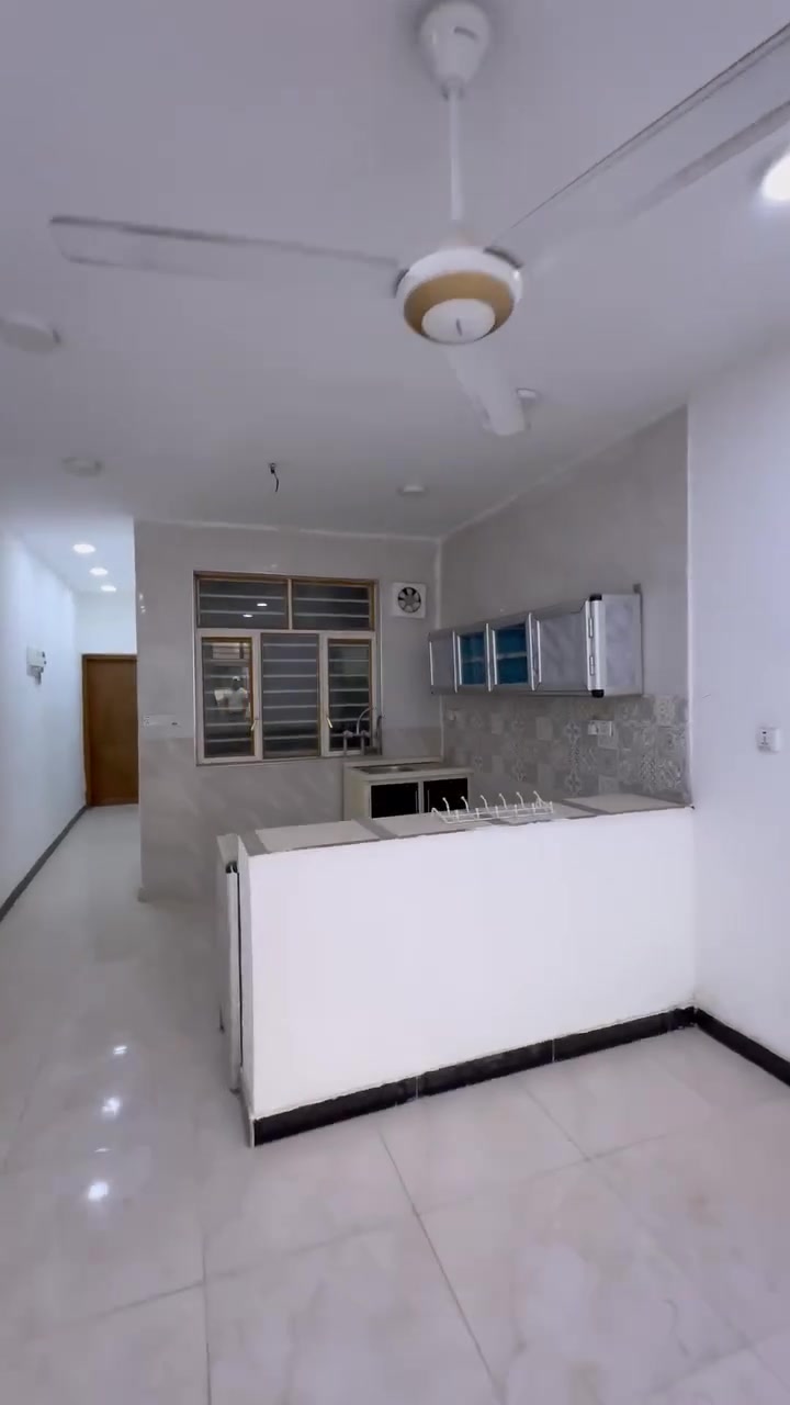 شقة للايجار طابق أول معزولة بالكامل للإيجار في أرقى مناطق المنصور (حي دراغ)
مناسبة جداً عائلة صغيرة أو طالبة أو طالب 
​🔹 التفاصيل:
​الطابق: الأول (معزولة بمدخل خاص ومستقل).
​التصميم والمساحة: غرفة نوم واسعة + صالة ومطبخ بتصميم أمريكي مفتوح عصري ومتناسق.
​الحمام: صحيات متكاملة بتصميم حديث ونظيف.
​📍 الموقع: المنصور - حي دراغ (قريب من الخدمات وسهل الوصول).
​💰 السعر: (700الف)وقابل للتفاوض 
​📞 للاتصال والاستفسار:
يرجى الاتصال على الرقم: [***********]
