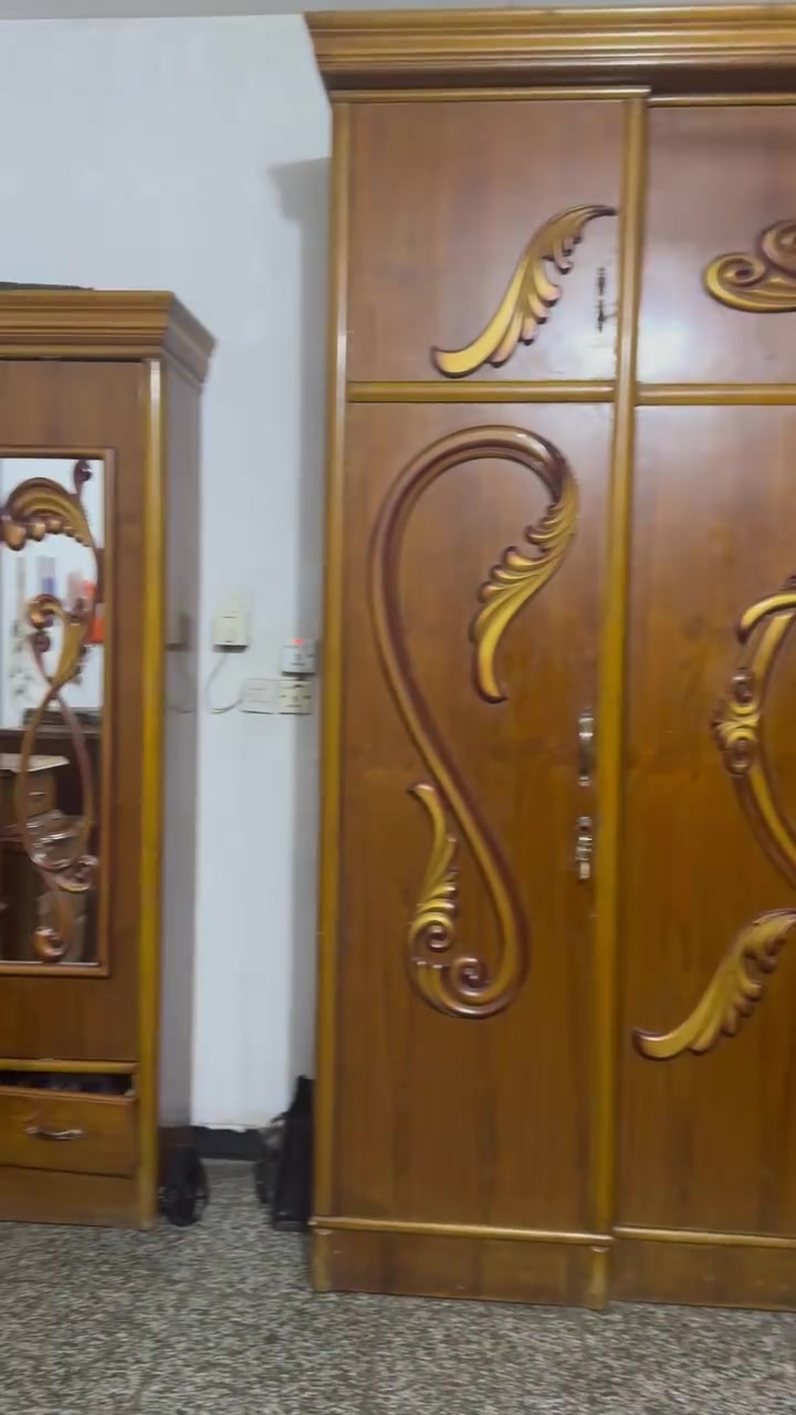 من رخصت الادمن
غرفه صاج عراقي مصارله سنه او اقل 

غرفه خارج داخل 5 ملم غرفه كلش ثكيله صاج بورمي درجه اولى مابيه اي نقص 

بغداد حي العامل 

السعر : مليونين و200 وبين مجال مال حك الجيه
رقم الهاتف 
***********
