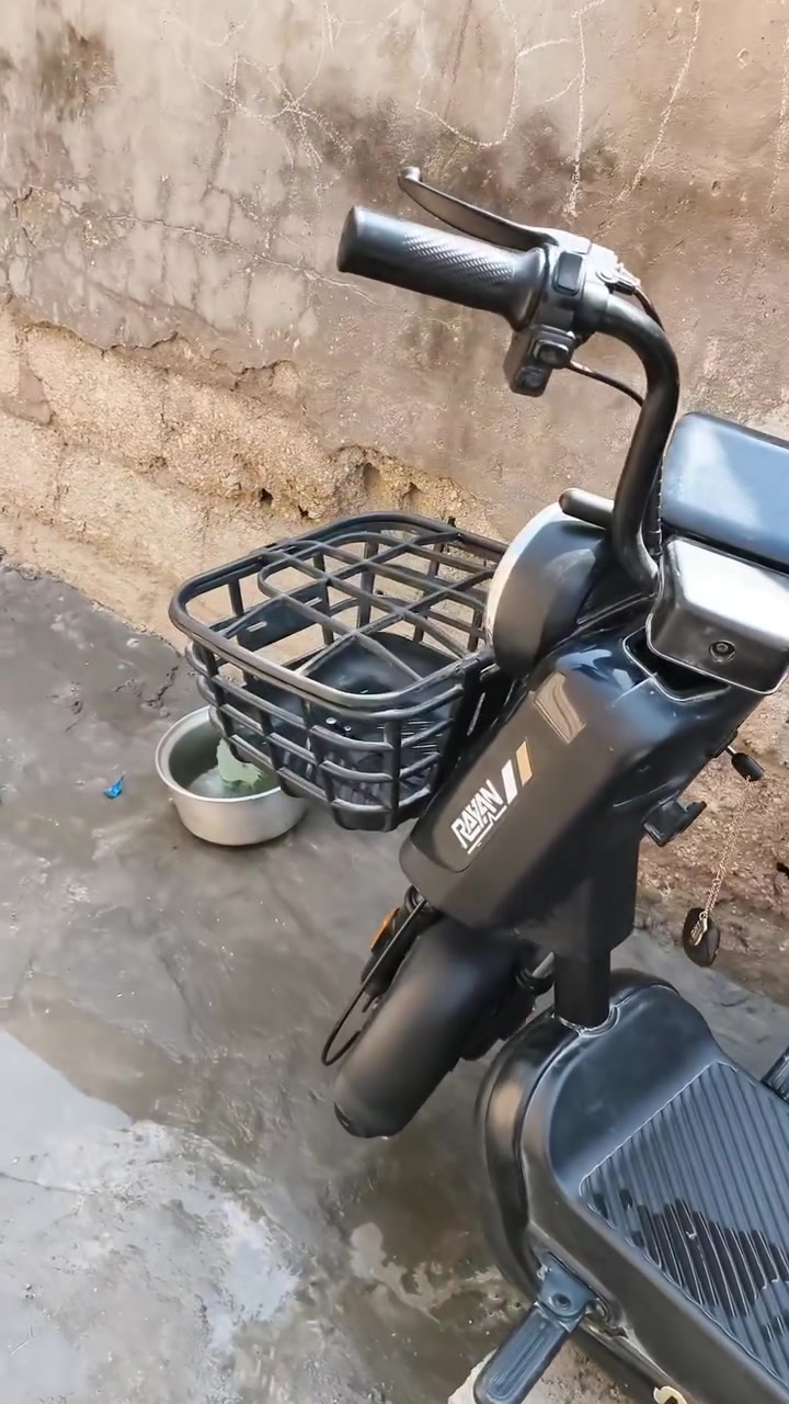 السلام عليكم دراجه شحن ريان دراجه بيه ٣بطاريات الدراجه نضيفه موديل ٢٠٢٣ سعر الدراجه ٣٥٠مع المجال البسيط العنوان سماوه رقم الموبايل ***********
