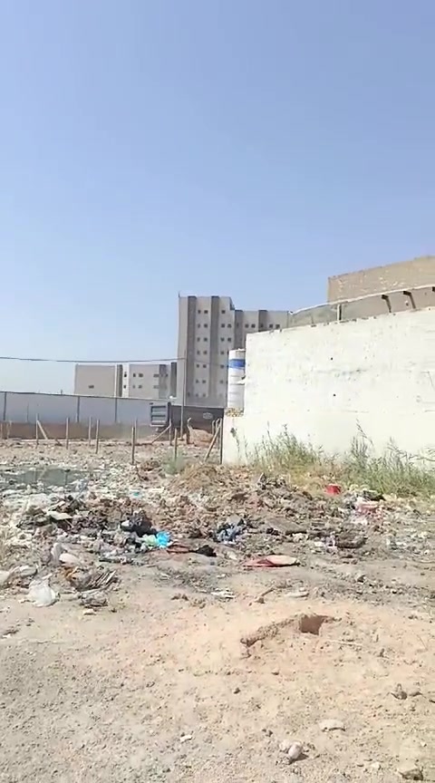 بيت خلف مستشفى الكفيل طابقين وبه اسواق بناء حديث الطابق الاول غرفتين يعني بيت كامل وبه حديقه  والطابق الثاني غرفتين هيكل مساحته 237 متر السعر 300 وبيها مجال موبايل ***********
