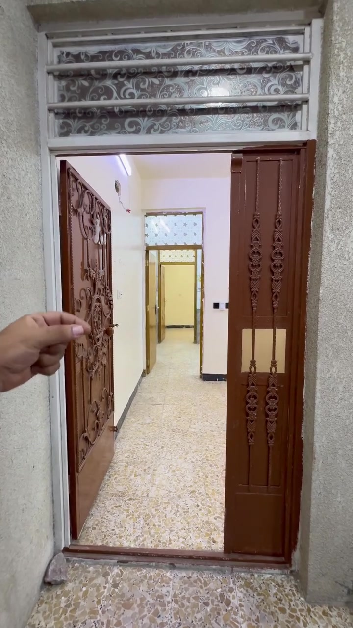 شقه للايجار طابق ثاني تحتوي على غرفه وهوال ومطبخ وخدمات   الموقع:شارع عمر فرع علوه اليوسف السعر:400 
للاستفسار :***********
