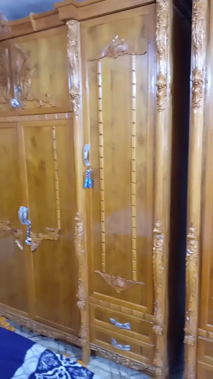 السلام عليكم ورحمة الله وبركاته غرفة اخشاب صاج داخلي وخارجي بعدها جديدة كلش السعر 1750000 وبيها مجال الاتصال على الرقم ***********
