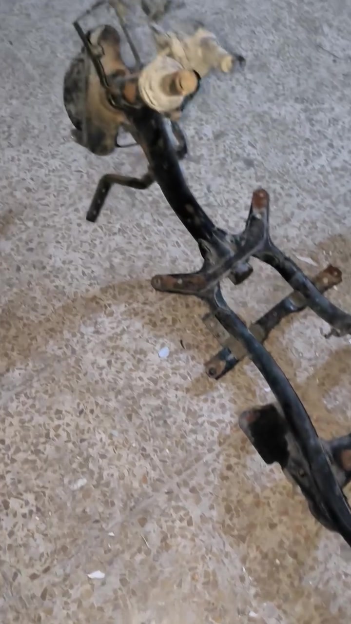 سلام عليكم شباب  2شاصي مال بيجي 9 زروف نثيه ماملحوم وانطيك بي كفاله عامه بل شاصي لا فطر ولا لحيم السعر 45 قفل  بس ما عدا التانكي مال بانزين التانكي وحد سعرة ***********
