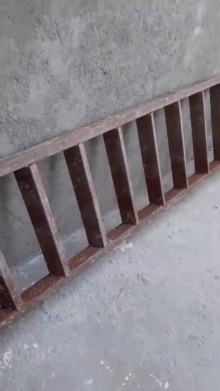 درج للبيع طوله 5 متر ونص درج احطاطه ما ينكل
السعر 300 ألف وبي مجال بسيط 
للتواصل على الرقم 
***********
