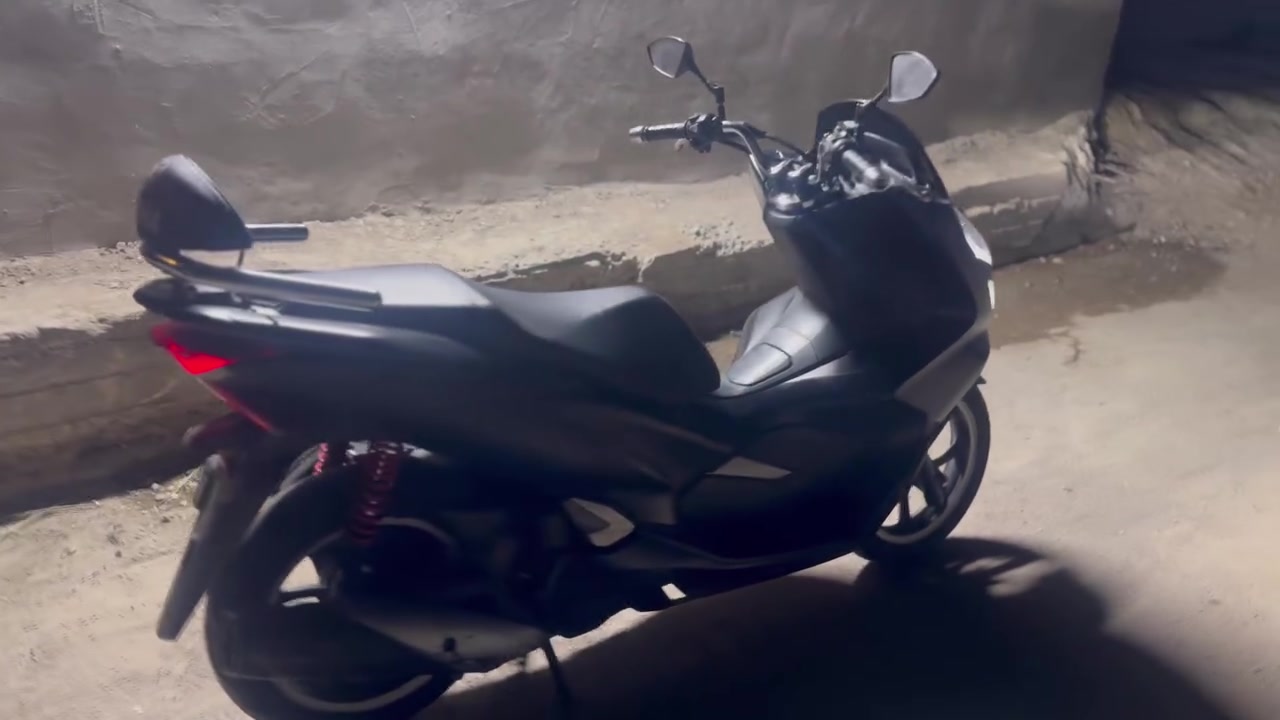 Pcx جيل الثالث كوري 2020
محرك 150 حساس ازدحام حساس استان شغالات بس حساس البانزين بي خلل من الطوافه مالته موضحهه بالفيديو  وبيه ضربه خفيفه من يم جهه تشغيل البصمه .
السعر 14 🔴
الاستفسار ***********

نص مكتوب في الصور:
- اليوم ٨:١١ م سينمائي