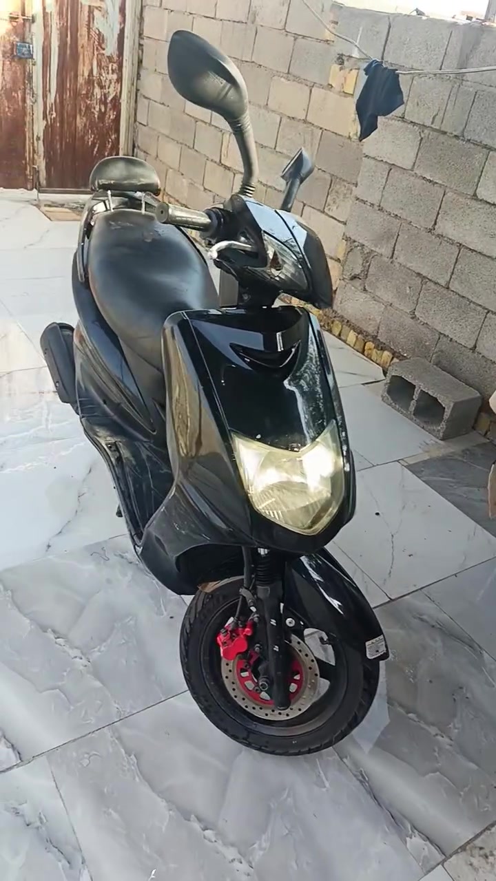 دراجه للبيع نوع سكنز ياباني نثيه ٧٠٠ وبيها مجال كفاله 
***********
