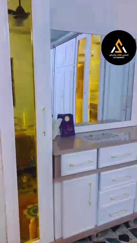السلام عليكم متابعين (المصري للاثاث والديكور) ❤️
تم بحمد الله تسليم هاي الغرفه بمنطقة حي النصر للأخ /على خلف الفريداوي 💯 
يقدم لكم الكادر المصري 🇪🇬
#غرف_نوم_غرف_شبابيه_ديكورات_تخم_أبواب 
صناعة بأيدي مصريه وخامات عراقيه درجة أولى 💯
ليه تشتري تركي لما تقدر تشتغل تفصال بنفس الأسعار 🤔
#شعارنا_جوده_عاليه_واسعار_مناسبه
هاي غرفة نوم خامتها خشب طبيعي صاج داخلي 4ملم وخارجي 5ملم cnc وكعب غزال والدهر جرجوبه والصبغ ناشيونال حراري درجة أولى 💪
نشتغل جميع الموديلات ال في بالك تفصال حسب القياسات والطلب 🤝
لا تعب روحك احنا نجيك نرفع القياسات و نسويلك الوصل 
#يوجد_لدينا 
توصيل لجميع مناطق ومحافظات العراق 🇮🇶 
للحجز والاستفسار ***********
