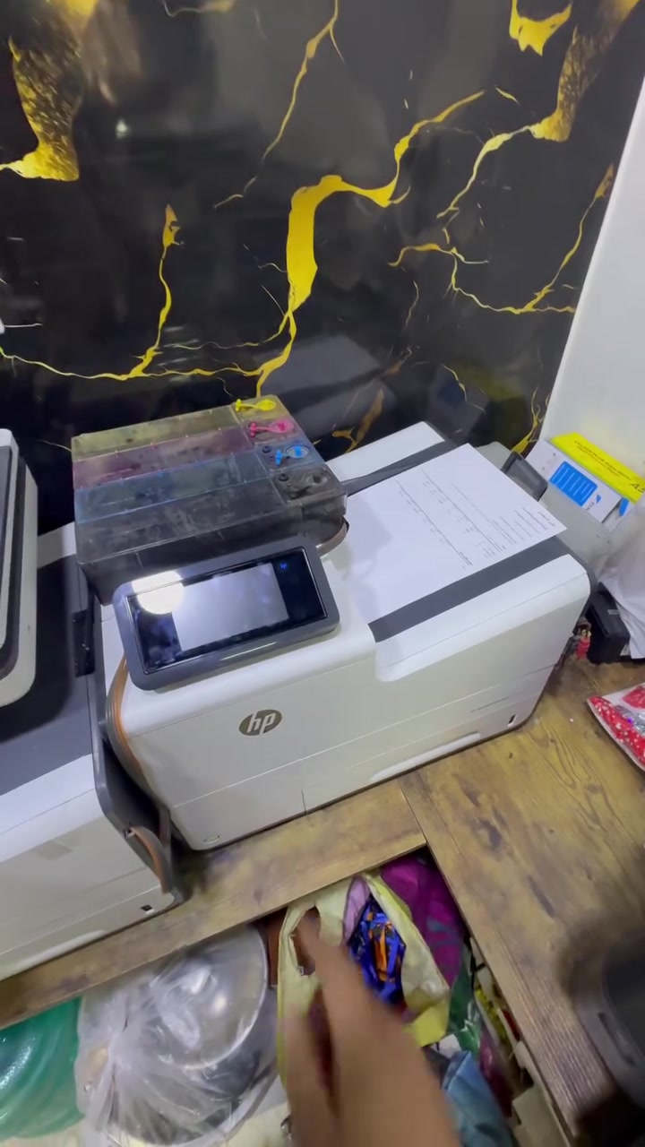 طابعتين hp للبيع
‏✅hp552  هاي الطابعة مشتريها جديدة على ايدي استخدامها وتنظيفها وادامتها 

 ✅hp586 هاي الطابعة اخذتها بالة من مكتب اليوسف وايضا استخدامها على ايدي واحبار الطابعات كلهن من مكتب اليوسف 

💵سعر الطابعتين ووياهن سيت حبر لتر كامل و طابعتين عاطلات تكدر تستفاد منهن مواد احتياطية : (1.100.000) بمليون ومية دينار  بيهن مجال بسيط وبالعافية على الي ياخذهن وشايف كل الخير 
التواصل (***********) 
العنوان / بغداد - حي اور فلكة صباح الخياط
