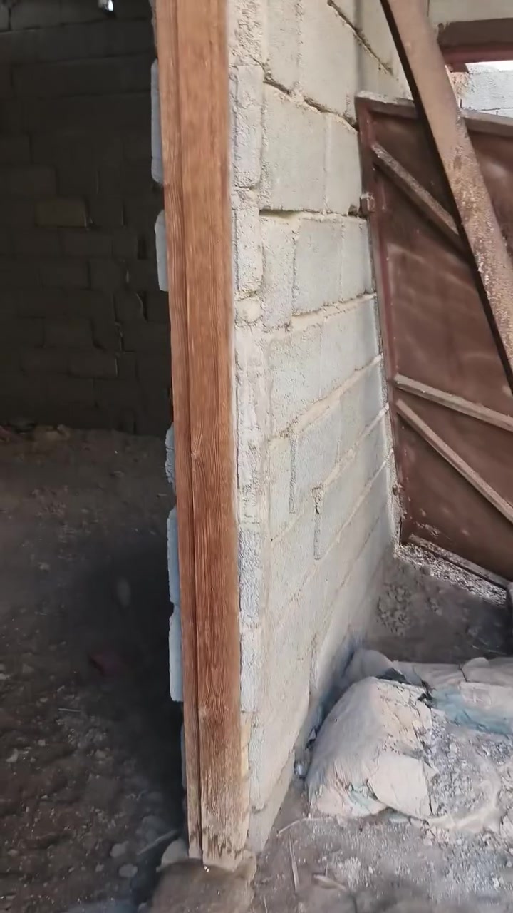 بيت بالوافدين 150 متر بالاولى شارع 20
هيكل مسقف 15 مليون قفل 

***********
