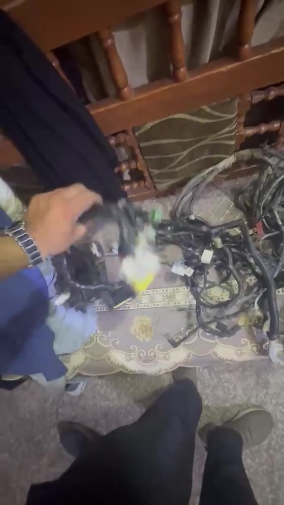 غراض كيا ريو ضفاير كامله مال كيا ريو  باتري جديد ممستخدم امازون وعندي حساسات انواع الحساسات موجوده مرايه  جه اليمنه شراي يتصل ***********
