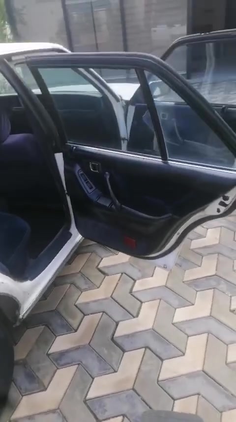سيدان ١٩٩٠ • بدون صبغ • تبريد ثلج