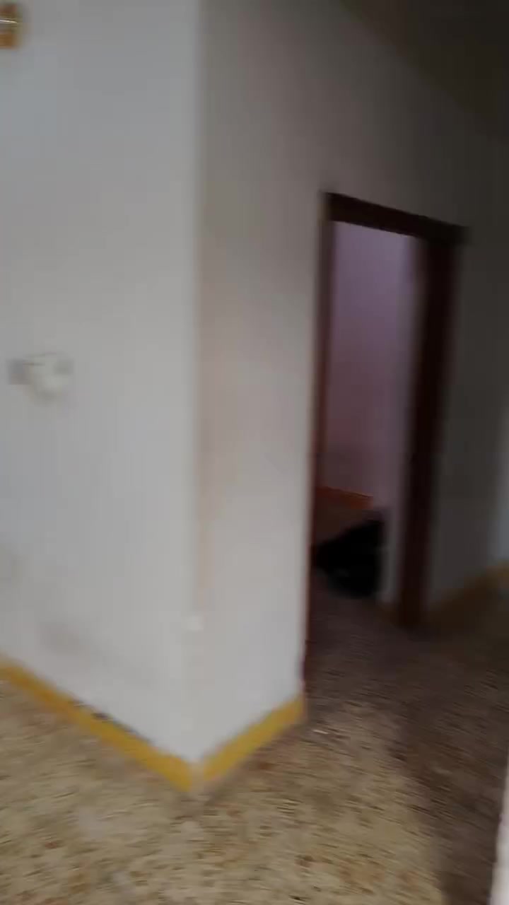 شقه للايجار بل مطيحه طابق ثاني شارع عام مقابل مستشفى فرهيدي ٢ غرفه وصاله ومطبخ وصحيات اجاره ٤٠٠ الاستفسار ***********
