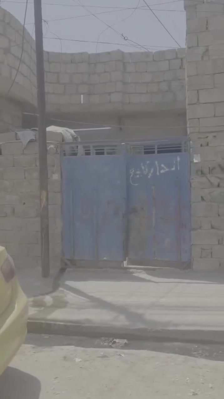 بيت البيع الهرمات الثاني قرب مدرسه نوارس مسعة ٨٠متر مربع بي كرت بلديه معملت تمليك  خدمات كامل مي وكهرب تبليط يبعد عنو ٢٠٠متر تقريبن سعرو ٢٥بي مجال رقم تلفون ***********.) 0771391381
